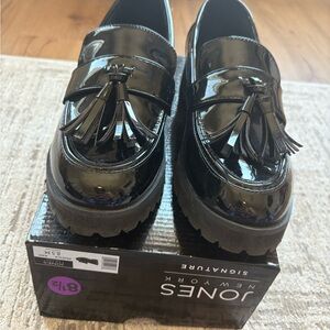 Jones New York Shiny Black Patent Tassel Loafers—size 8.5–Workwear Classic